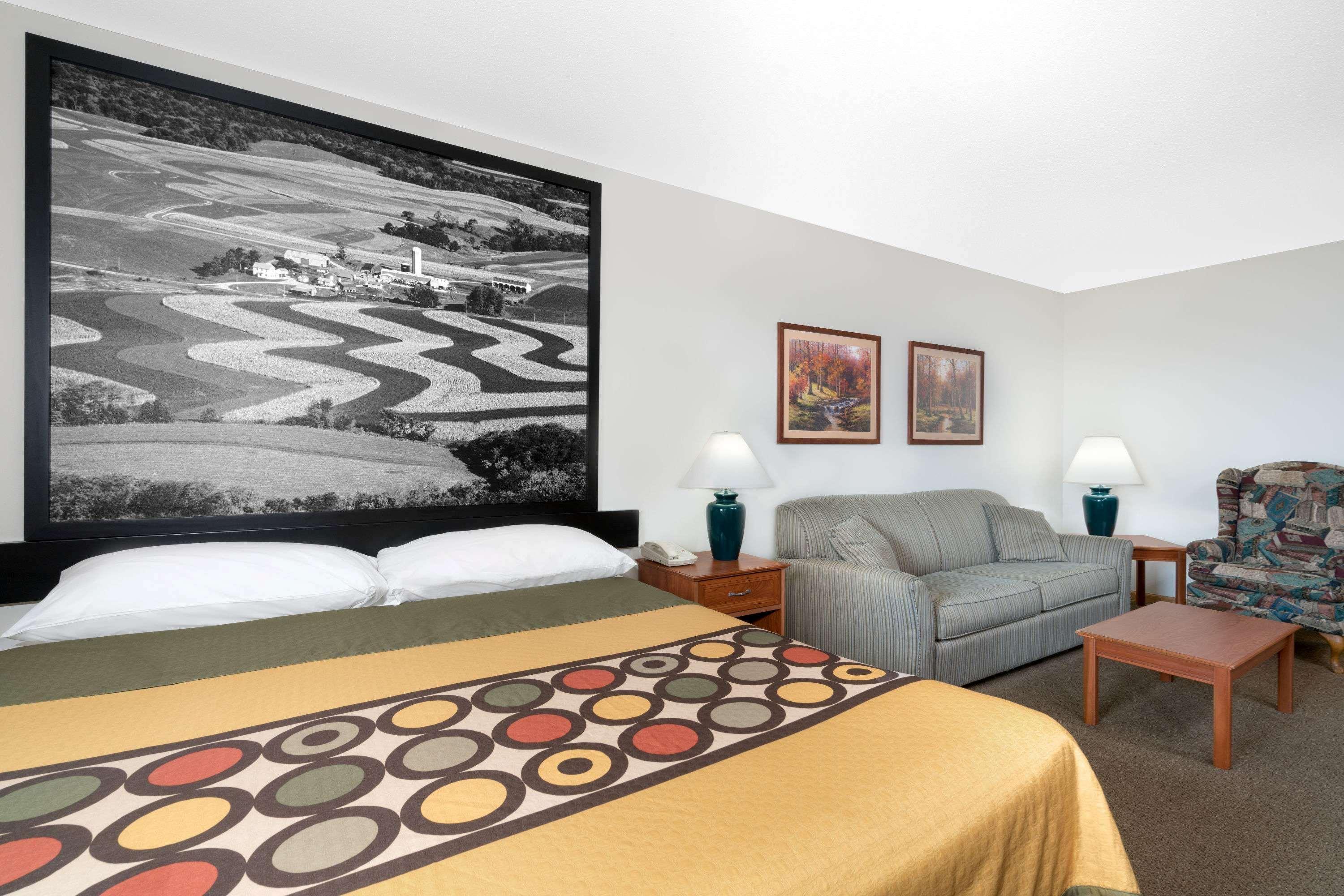 Super 8 By Wyndham Sparta מראה חיצוני תמונה