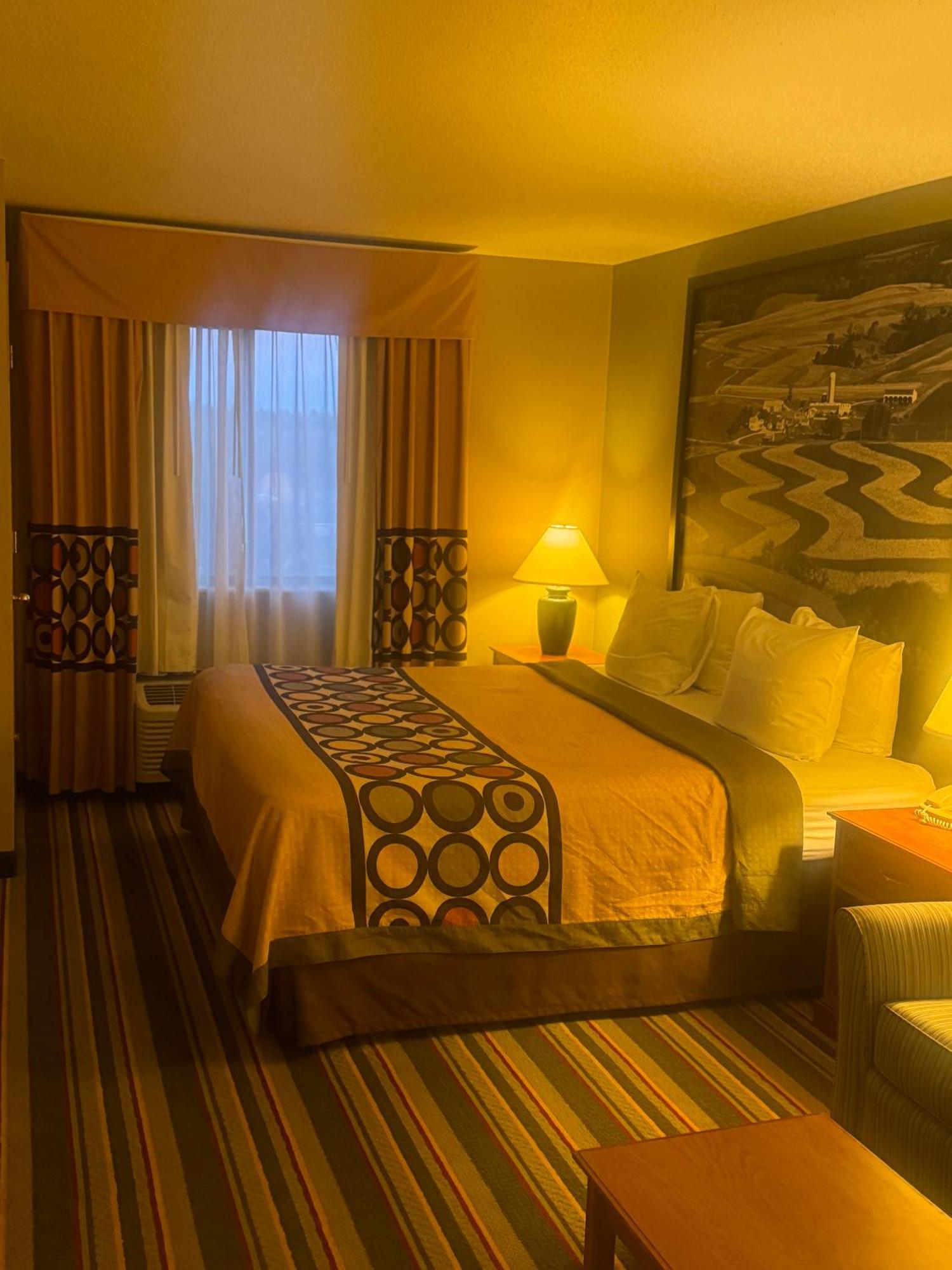 Super 8 By Wyndham Sparta מראה חיצוני תמונה