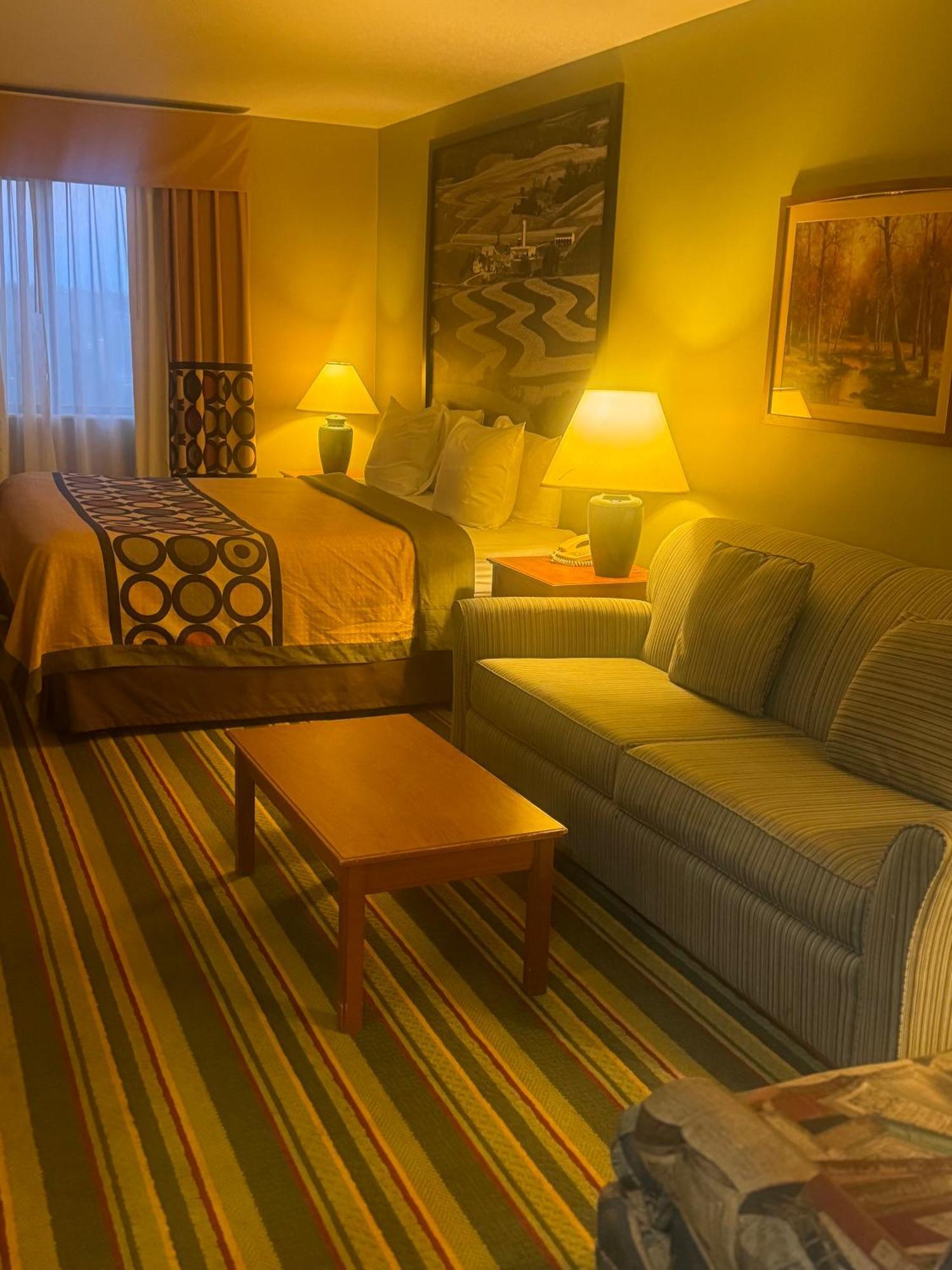 Super 8 By Wyndham Sparta מראה חיצוני תמונה