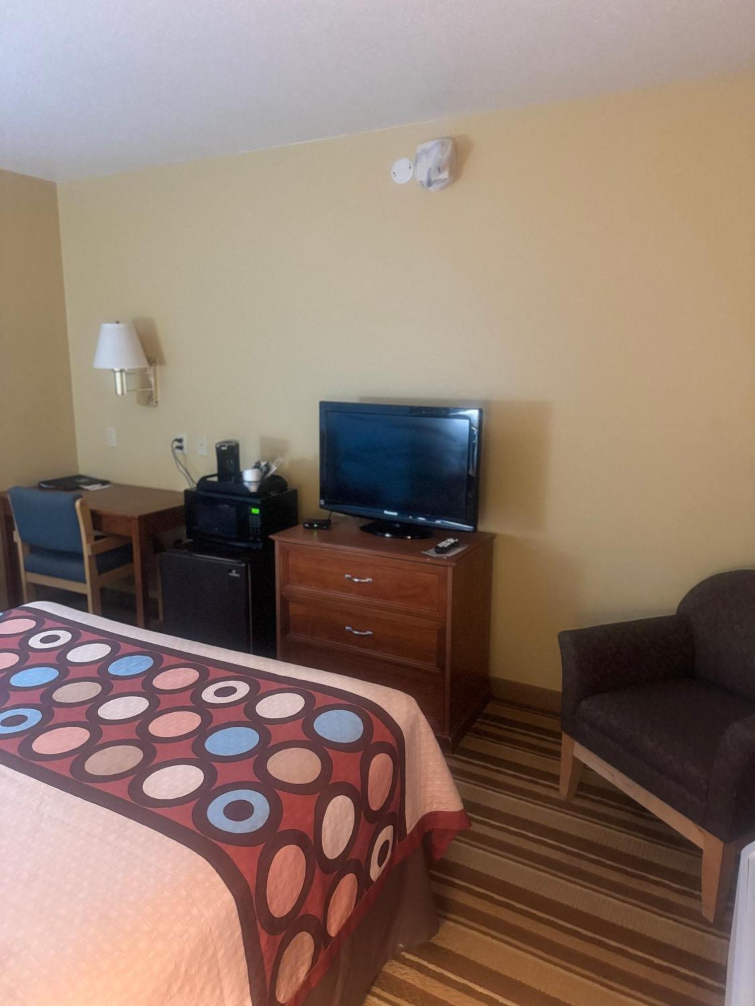 Super 8 By Wyndham Sparta מראה חיצוני תמונה